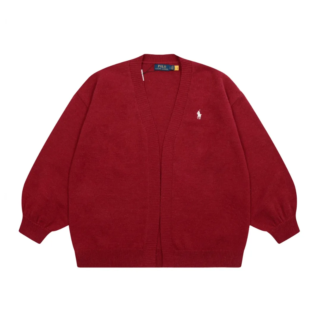 🅿️220 "Top quality" Style number: DS016# [Ralph Lauren V-neck solid color pony embroidered logo woolen knitted shawl cardigan] ✅Ralph Lauren Lazy‌oversize style basic classic versatile ten-color shawl cardigan ✅Main supplier platform live broadcast Wholesale entity Replenishment when out of stock No removal from shelves ✅ZP quality 1:1 version Scan the code to enter the GF website Counter quality ✅Details and quality are the only one in Guangzhou. Light luxury wool. Focus on high-end. Cost-effective. Good quality. Needless to say. ✅Restore the original version. Can wear 190 pounds. Loose, comfortable and stress-free. ✅Loose upper body, oversize and lazy style. Must-have style for goddess ootd. ✅Good-looking clothes are never picky. Recommended for goddess wardrobe. Taro Purple, Light Khaki, Chinese Red, Anchor Red
